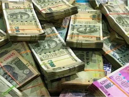 During the search of the car, the police were shocked and found crores of rupees, three youths in custody | कार तपासणीदरम्यान पोलीस झाले अवाक् सापडलं कोटींचं घबाड, तीन तरुण ताब्यात