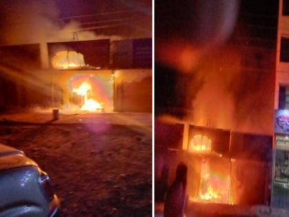 Agnitandav in Latur, four shops burn by short circuit; Loss of forty lakhs! | लातुरात अग्नीतांडव, शॉर्टसर्किटने चार दुकाने खाक; चाळीस लाखांचे नुकसान !