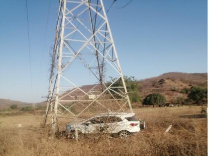 The car hit the high-tension tower as the driver lost control; The group development officer briefly survived | चालकाचे नियंत्रण सुटल्याने कार हायटेंशन टॉवरवर धडकली; गटविकास अधिकारी थोडक्यात बचावले 