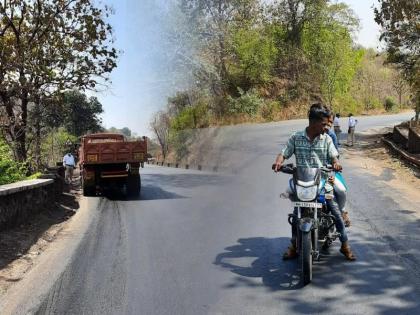 Oil spills on highways, many bike accidents | महामार्गांवर ऑइलचा सडा, अनेक दुचाकींना अपघात; टोल कंपनी, राष्ट्रीय महामार्ग प्राधिकरणचे दुर्लक्ष