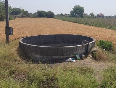 A married woman jumps into a well with her boyfriend due to an immoral love affair | अनैतिक प्रेमसंबधातून विवाहित महिलेने प्रियकरासह विहिरीत घेतली उडी