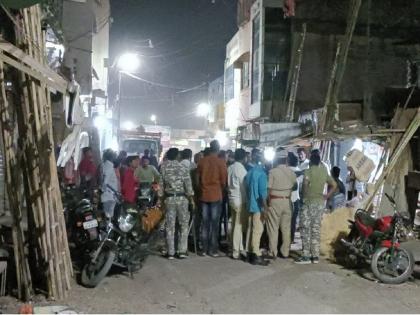 Rada in Hingoli after hitting a two-wheeler; Two groups clashed, crime against 27 people | दुचाकीला कट मारल्यावरून हिंगोलीत राडा; दोन गट भिडले, २७ जणांविरुद्ध गुन्हा