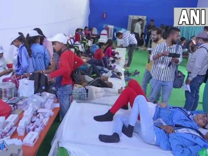 156 students hospitalised after having lunch during bihar diwas celebrations in patna | धक्कादायक! बिहारमध्ये 156 विद्यार्थ्यांना फूड पॉइजनिंग; जेवणानंतर पोटदुखी आणि उलट्यांचा त्रास