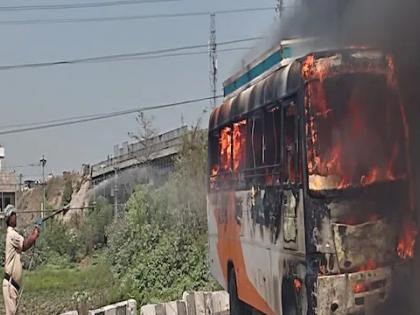 Accident: A big accident, the bus caught fire by sticking to a high pressure power line | Accident: बिहारमधील हाजीपूरमध्ये मोठी दुर्घटना, उच्च दाबाच्या विद्युत वाहिनीला चिकटून बस पेटली