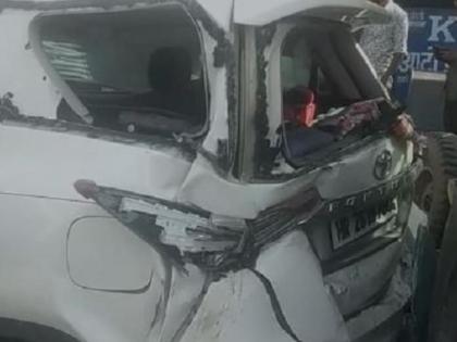 Uttar Pradesh Deputy Chief Minister Keshav Prasad Maurya's son's car crashed in Accident | काल शपथविधी, आज उत्तर प्रदेशचे उपमुख्यमंत्री केशव प्रसाद मौर्य यांच्या मुलाच्या कारला भीषण अपघात, बालंबाल बचावले