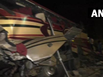 7 people killed and 45 injured in a bus accident last night in Chittoor | लग्नाचं वऱ्हाड घेऊन जाणारी बस दरीत कोसळली, ७ जण जखमी तर ४५ जण जखमी