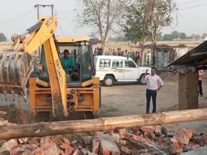 Bulldozers loaded on gangrape accused's house, find out where the clashes took place in UP | गँगरेपच्या आरोपीच्या घरावर बुलडोझर चढवला, जाणून घ्या यूपीमध्ये कुठे - कुठे झाली चकमक