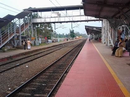 Indian Railway: Attari The only railway station in India where passport and visa are required to travel | Indian Railway: भारतातील एकमेव रेल्वे स्टेशन जिथे जाण्यासाठी लागतो पासपोर्ट आणि व्हिसा, २४ तास असतो कडेकोट बंदोबस्त 