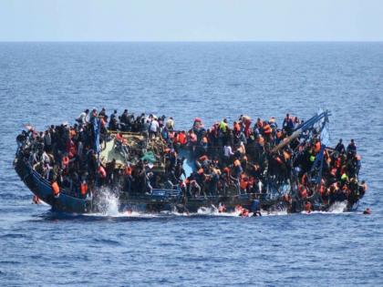 90 refugees drowned in Mediterranean Sea | भूमध्य सागरात बोट बुडून ९० निर्वासितांना जलसमाधी