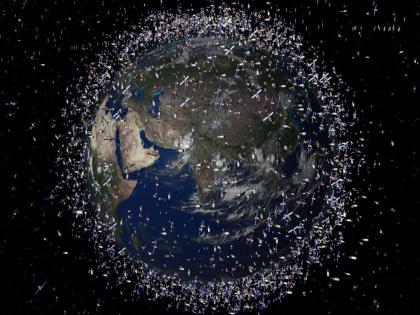 Waste of 3,000 dead satellites around the earth could be the cause of a major accident, experts say ... | पृथ्वीभाेवती ३,००० मृत सॅटेलाइट्सचा कचरा, ठरू शकतो मोठ्या दुर्घटनेचं कारण, तज्ज्ञ म्हणतात...