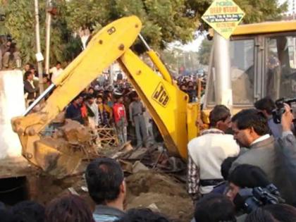 5 accused of gangrape surrender for fear of bulldozer action | बुलडोझर कारवाईच्या धास्तीनं गँगरेपचे ५ आरोपी पोलिसांना आले शरण