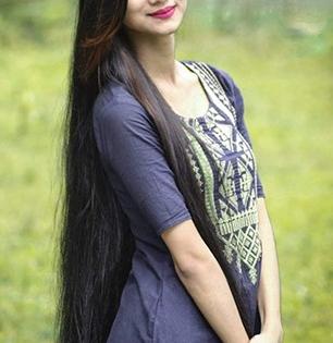 Shahnaz Husain Tips for Hair Growth : उन्हाळ्यात  केसांचं गळणं जास्तच वाढलंय? दाट, लांबसडक केसांसाठी शहनाज हुसैननं सांगितले खास उपाय