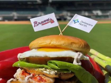 us baseball stadium selling burger for rs 25 lakh people shocked | अजबच! ना युद्ध, ना लॉकडाऊन तरीही 25 लाखांना विकला जातोय एक बर्गर; काय आहे 'हे' प्रकरण 