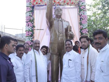 The unveiling of the statue of Babasaheb Ambedkar with unprecedented enthusiasm in Paithan | जयभीमच्या जयघोषाने पैठण दणाणले,अभूतपूर्व उत्साहात बाबासाहेब आंबेडकरांच्या पुतळ्याचे अनावरण