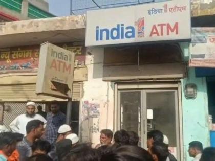 up meerut atm gate electric shock youth died | भयंकर! ATM मध्ये पैसे काढण्यासाठी गेला तरुण पण दरवाजा उघडताच मृत्यू; झालं असं काही...