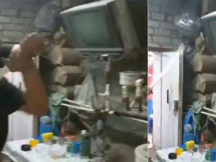 man fix tv with stick indian jugaad funny video viral on social media | देसी जुगाड! बंद पडलेला TV सुरू करण्यासाठी 'त्याने' हातात काठी घेतली अन्...; Video तुफान व्हायरल