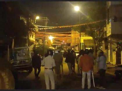 12 policemen injured in stone pelting due to post on social media; 40 arrested | सोशल मीडियावरील पोस्टमुळे दगडफेक, १२ पोलीस जखमी; ४० जणांना अटक