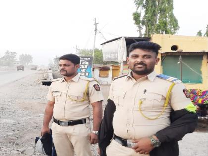 Two fake policemen handcuffed in khandani case of sand transporters | वाळू वाहतूकदारांकडून खंडणी उकळणाऱ्या २ तोतया पोलिसांना बेड्या, तथाकथित पत्रकार फरार