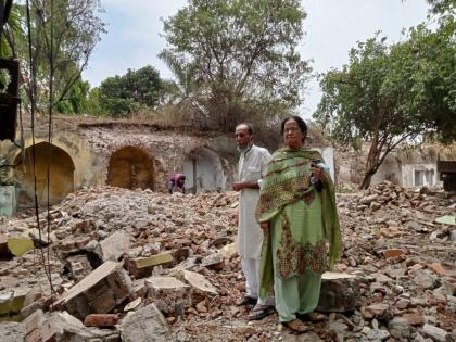 Hammer on 350 yrs old historical heritage Kille Arc Tatbandi in Aurangabad; History buffs angry | औरंगाबादेत ३५० वर्ष जुन्या ऐतिहासिक वारशावर हातोडा; इतिहासप्रेमी संतप्त