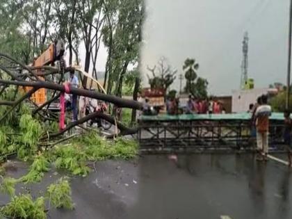 thunderstorm and rain wreak havoc in many districts of bihar 25 people died 5 boats sunk | वादळी पावसाचा तडाखा! बिहारमध्ये जनजीवन विस्कळीत; 5 बोटी बुडाल्या, 25 जणांचा मृत्यू