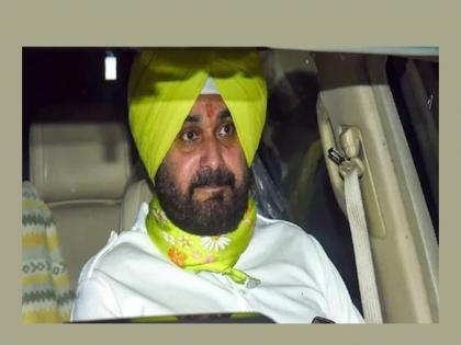 Navjot Singh Sidhu surrenders to Patiala court; Will have to stay in jail for 1 year | नवज्योत सिंग सिद्धूने पटियाला कोर्टात केले आत्मसमर्पण; १ वर्ष राहावे लागणार तुरुंगात