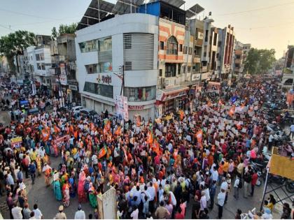 Aurangabadkars gave a lot to Shiv Sena, what did Shiv Sena give to the city; Devendra Fadnavis attack on Shiv Sena on water issue | औरंगाबादकरांनी खूप दिलं,पण शिवसेनेनं शहराला काय दिलं?; पाणी प्रश्नावरून फडणवीसांचा हल्लाबोल