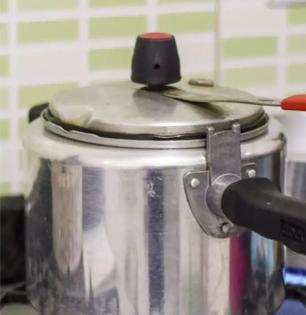 How Pressure Cooker Saves Time And Fuel :स्वयंपाक करताना कुकरचा करा स्मार्ट वापर, ५ सोप्या युक्त्या- गॅस आणि वेळ दोन्हीची बचत