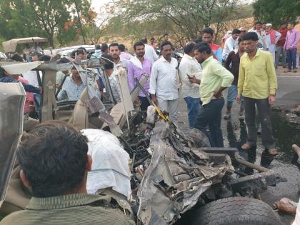 Terrible bus-jeep accident on Aurangabad-Jalna Road; 5 killed on the spot | जालना रोडवर बस-पिकअपचा भीषण अपघात; ५ जण जागीच ठार, तिघे गंभीर जखमी