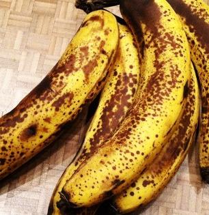 How to keep banana fresh : पिकलेली केळी लवकर खराब होऊ नयेत म्हणून ५ ट्रिक्स; आठवडाभर चांगली राहतील केळी