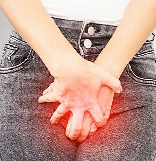 ओटीपोटात दुखतं, तर कधी खूप खाज येते? महिलांमध्ये गंभीर आजाराचं कारण ठरतात पाळीच्या दिवसातील ५ चूका