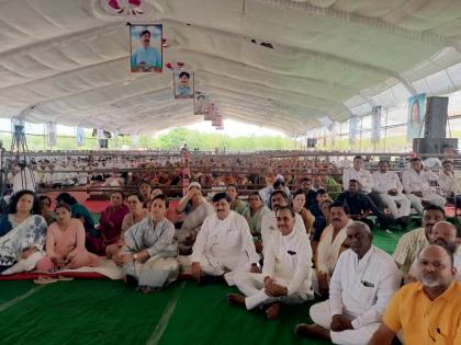 crowd to greet Gopinath Munde at Gopinath Gad; Commemoration ceremony started with kirtan of Dhok Maharaj | गोपीनाथ गडावर अभिवादानासाठी अलोट गर्दी; ढोक महाराजांच्या कीर्तनाने स्मृती समारंभ सुरु