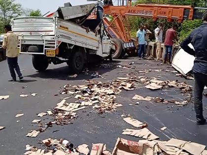 Accident to a cargo jeep filled with alcohol; Major damage to the jeep, fortunately no casualties | दारूने भरलेल्या मालवाहू जीपला अपघात; जीपचे मोठे नुकसान, सुदैवाने जीवितहानी नाही