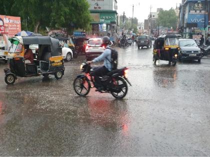 Winds blowing at a speed of 18 km per hour, rain with thunder in Aurangabad | ताशी १८ किमी वेगाने वाहणारे वारे, ढगांच्या गडगडाटासह बरसला मृग