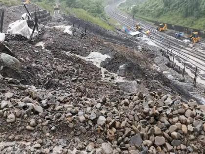 Assam Rain assam fresh landslides and heavy rains in guwahati | Assam Rain : हाहाकार! आसामला पावसाचा तडाखा, मुसळधार पावसामुळे भूस्खलन, पुरामुळे परिस्थिती गंभीर