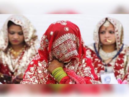 The three wives contesting Gram panchayat Election; husband ran away from home, village in Madhya Pradesh | तिन्ही पत्नी ग्रा. पं. ला उभ्या राहिल्या; कोणाचा प्रचार करायचा, नवऱ्याने अशी शक्कल लढविली...