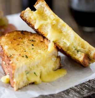Cheese Burst Sandwich: ना भाज्या, ना सलाड, ना अवघड सारण, ५ मिनिटांत करा चीज बर्स्ट सॅण्डविज; बघा रेसिपी