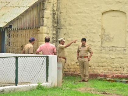 ‘Jailbreak’ in Amravati; Three aacused absconding through the jail security system of the jail | अमरावतीत ‘जेलब्रेक’; कारागृहाची पोलादी सुरक्षा व्यवस्था भेदून तीन कैदी पळाले