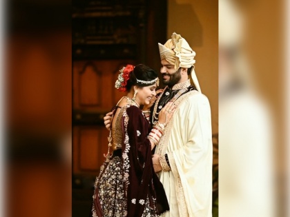 marathi actors hardeek joshi and akshaya deodhar Royal Look | Video: राणादा अन् अंजलीचा रॉयल लूक; हार्दिक-अक्षयावर खिळल्या नेटकऱ्यांच्या नजरा
