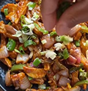 चमचमीत चिली पोटॅटो! पनीर चिली खाताच, बटाट्याचा टेस्टी सोपा प्रकार खाऊन म्हणाल.. वाह..