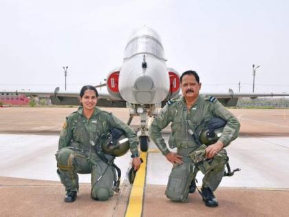 air commodore sanjay sharma created history with daughter flying officer ananya sharma | अभिमानास्पद! बाप-लेकीची उत्तुंग भरारी; हवाई दलाच्या इतिहासात केली नेत्रदिपक कामगिरी