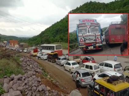 Three-hour traffic jam at Chowk Ghat on Jalgaon Highway; The condition of the passengers | जळगाव महामार्गावरील चौका घाटात तीन तास वाहतूक ठप्प; प्रवाशांचे हाल