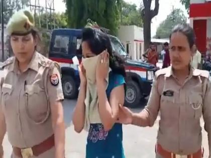 First she had sex with her boyfriend, then both killed her parents by slitting their throats | आधी प्रियकराशी शारीरिक संबंध ठेवले, नंतर आई-वडिलांचा गळा चिरून केला खून