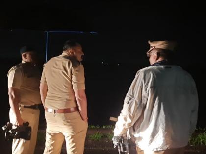 In the mid night, Superintendent of Police Sachin Patil sat on the ground near Godavari, and ... | गोदाकाठी मध्यरात्री पोलीस अधीक्षक सचिन पाटील तळ ठोकून बसले, अन्...