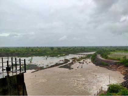 Heavy rain in on Marathwada; About 50 percent of the rain has just fallen | मराठवाड्यावर धोधो बरसला! ५० टक्के सरासरी आताच गाठली; उर्ध्व, गाेदावरी नदीचे पात्र दुथडी