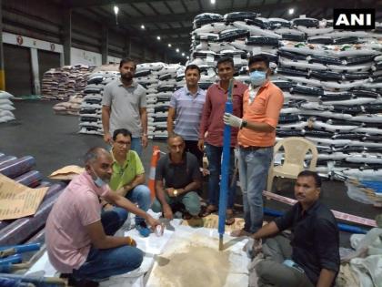 Crime News gujarat ats seizes heroin worth rs 3765 cr near mundra port | मोठी कारवाई! गुजरातच्या मुंद्रा बंदराजवळ सापडलं 376 कोटींचं हेरॉइन; पंजाबमध्ये जाणार होता माल