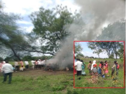 Husband and wife cremated on the same pyre, all deafened by the wailing of the wife at Deera's funeral | एकाच चितेवर पतीपत्नीचे अंत्यसंस्कार, दीराच्या अंत्यविधीवेळी पत्नीच्या आक्रोशाने सारे सुन्न