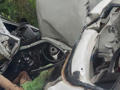 Truck and car accident on Sangola-Pandharpur road; Both died | Breaking; सांगोला-पंढरपूर रोडवर ट्रक अन् कारचा अपघात; दोघांचा मृत्यू