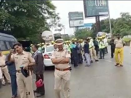 Lathi charge on Mathadi workers working in Kalamboli ACC Cement Company | पोलिसांची दादागिरी! कळंबोली एसीसी सिमेंट कंपनीत काम करणाऱ्या माथाडी कामगारांवर लाठीचार्ज