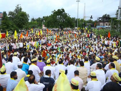 OBCs Morcha in rain at Parabhani; Demand for Census, reservation in Local Self-Government | भरपावसात परभणीत ओबीसींचा एल्गार; जनगणना, स्थानिक स्वराज्य संस्थेत आरक्षणाची मागणी