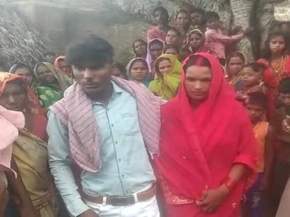 bihar married woman and mother of 3 children extramarital affair force to 2nd marriage with boyfriend | बाबो! 3 मुलांची आई तरुणाच्या प्रेमात पडली; लग्नासाठी गावकऱ्यांसमोर अडून बसली अन्...